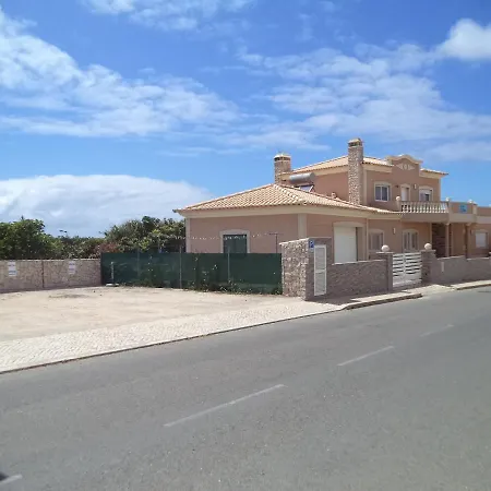 Quartos Golfinho Rum i privatbostad Sagres